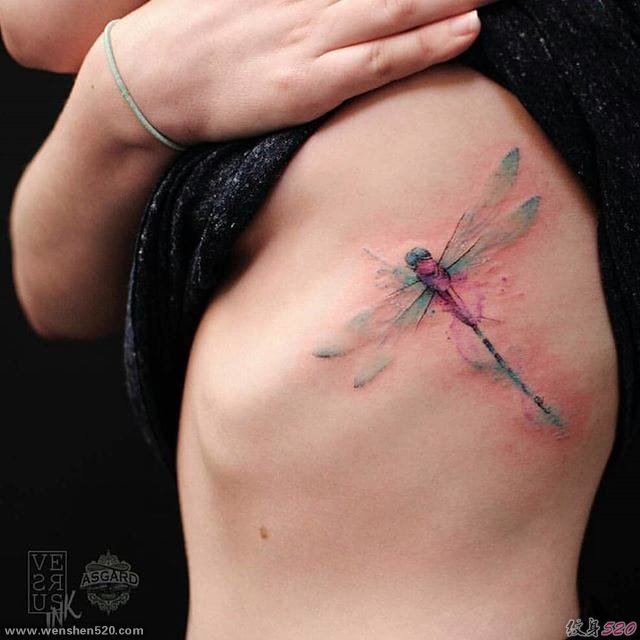 多款女性蜻蜓纹身图案