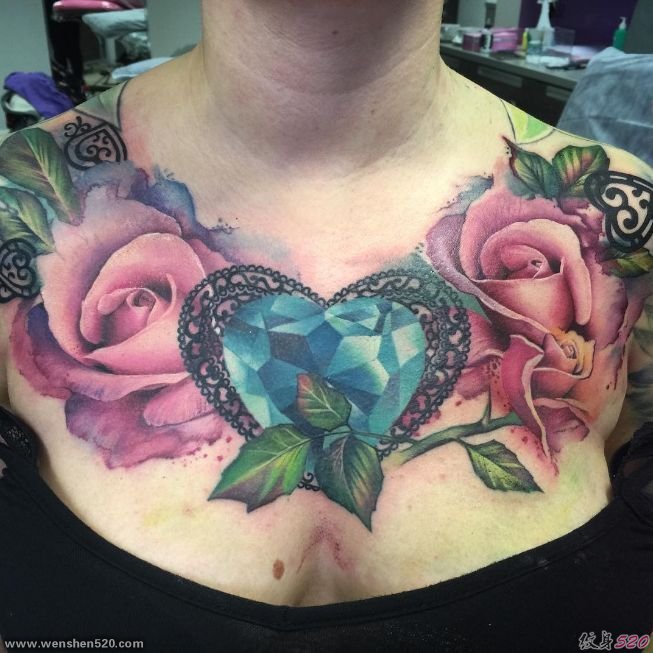 十款女性花满胸纹身图案