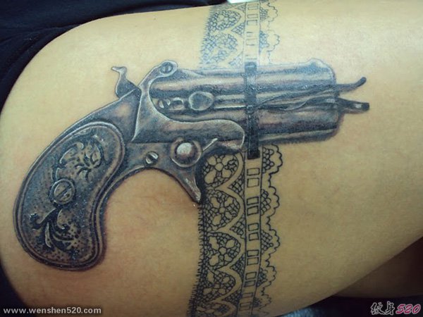 女性各种枪纹身图案