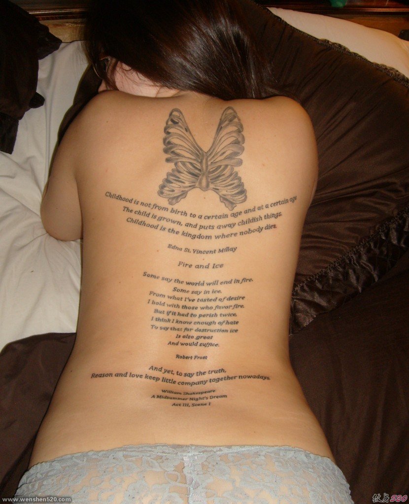 女性漂亮的背部纹身图案