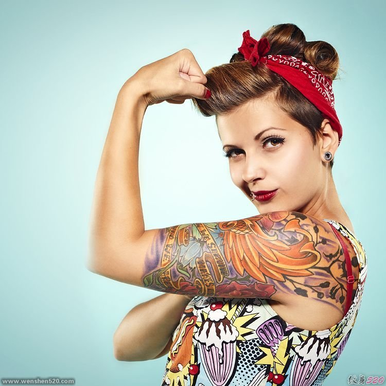 漂亮的女性花臂纹身图片