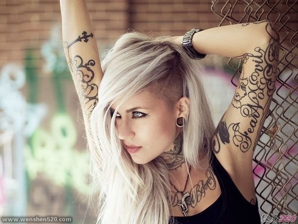 漂亮的女性花臂纹身图片