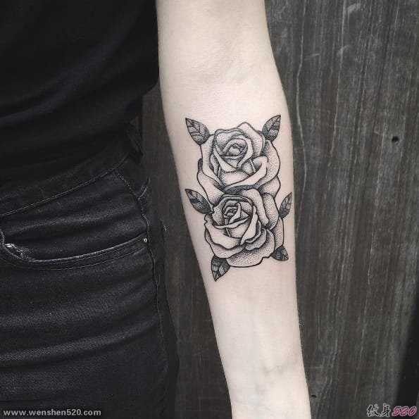 美女纹身师博迪尔漂亮的混合细线点刺纹身图案作品