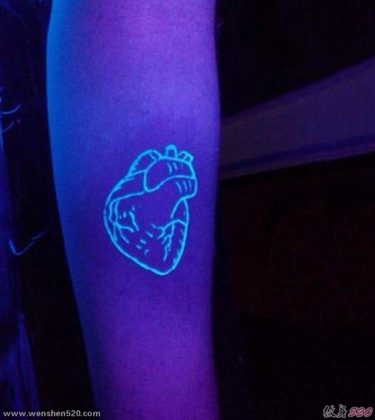 10款帅气的荧光隐形纹身图案
