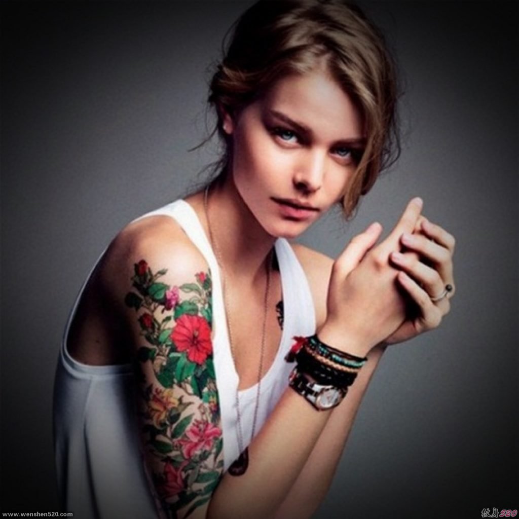漂亮的女性花臂纹身图案