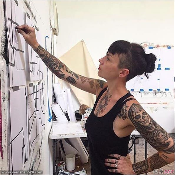 克里伯克的各种精致的黑色植物点刺纹身图案