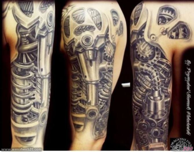 男性很酷帅的机械臂纹身图案