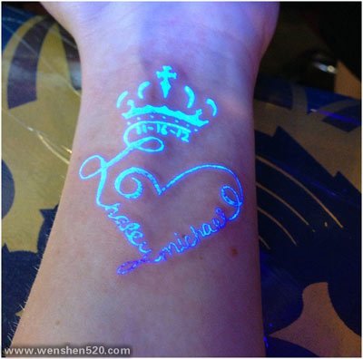 有个性的荧光文字隐形纹身图案