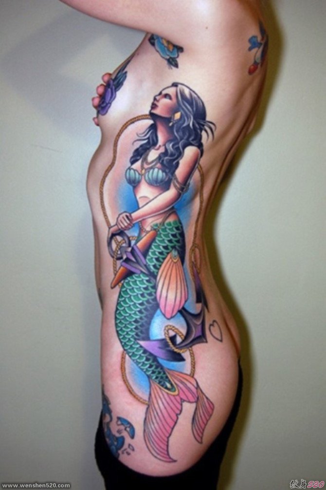 漂亮的大面积美人鱼纹身图案