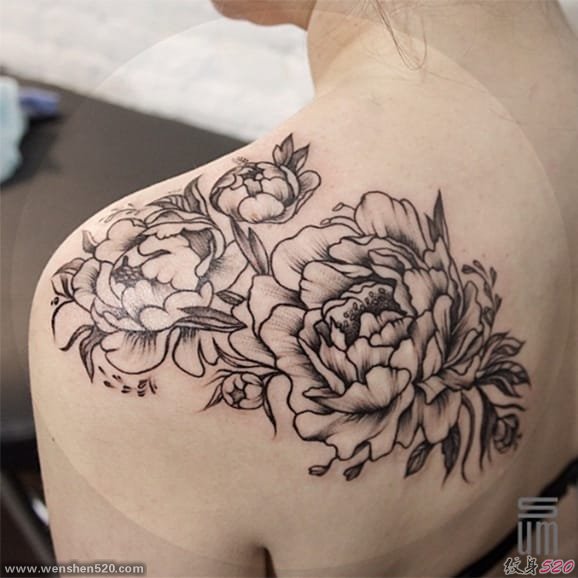 来自达莎令人印象深刻的女性花朵纹身艺术作品