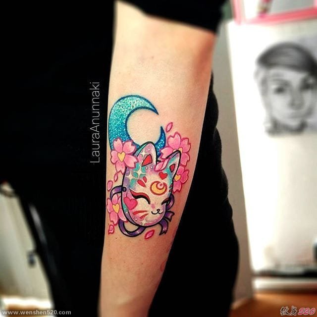 少女心爆棚的粉色魔杖纹身图案来自劳拉那齐
