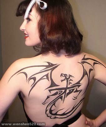 欧美纹身女帅气的西方龙纹身图案