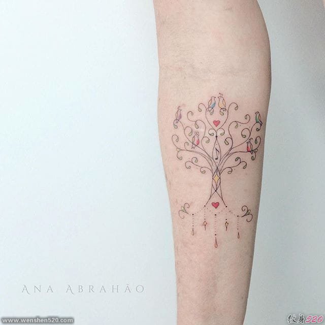 女性微妙的小清新浅彩色细线纹身图案来自安娜
