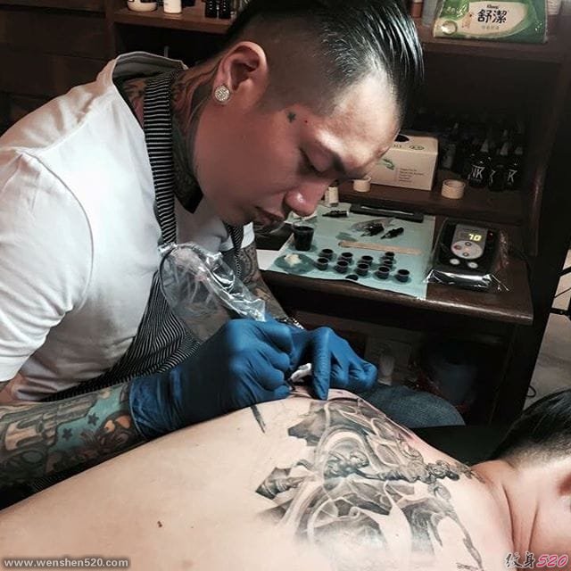 迷人的黑灰色纹身图案来自杰克林