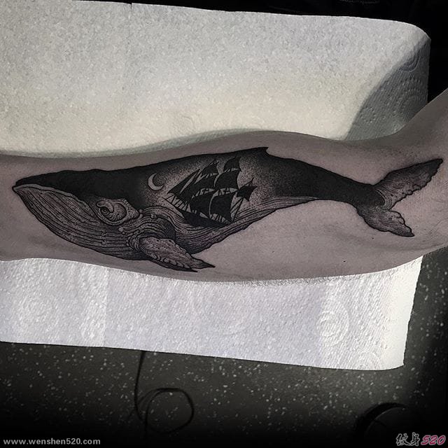 很棒的有魅力的黑色点刺纹身图案来自托马斯•贝茨