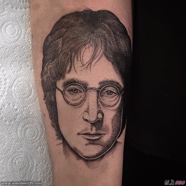 很棒的有魅力的黑色点刺纹身图案来自托马斯•贝茨