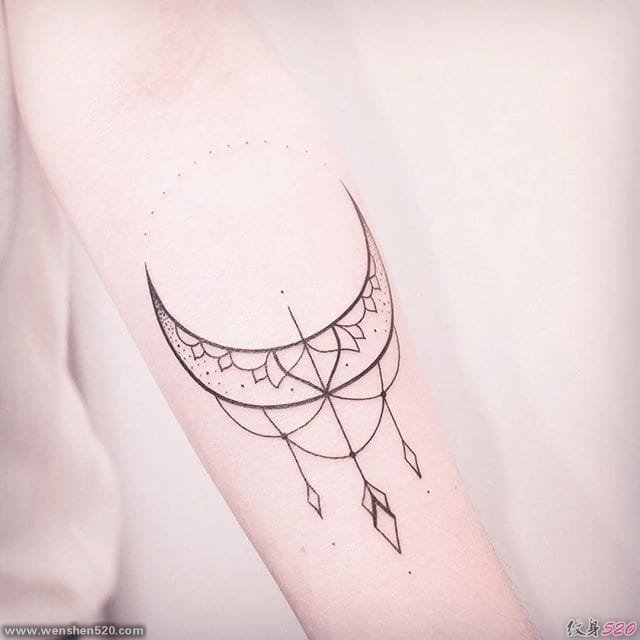 清新简洁的几何线条纹身图案来自美琳娜