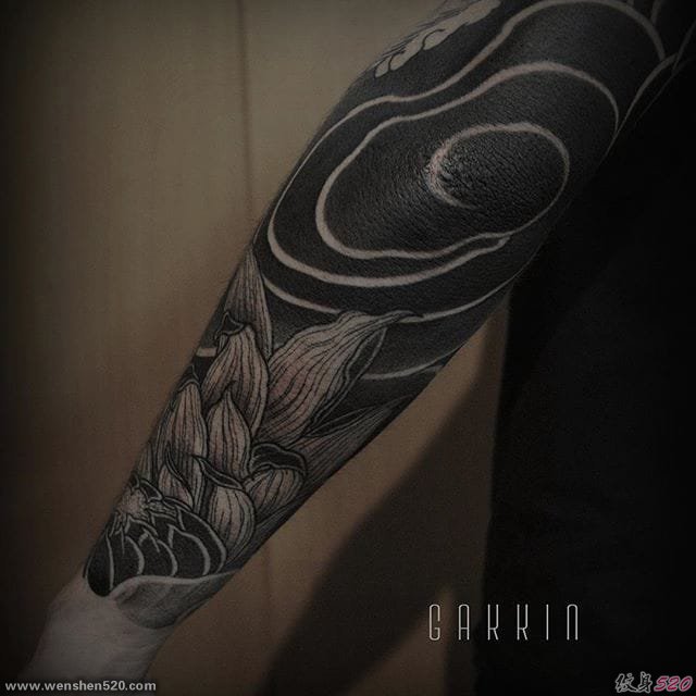 大胆霸气的大面积黑色纹身图案来自Gakkin