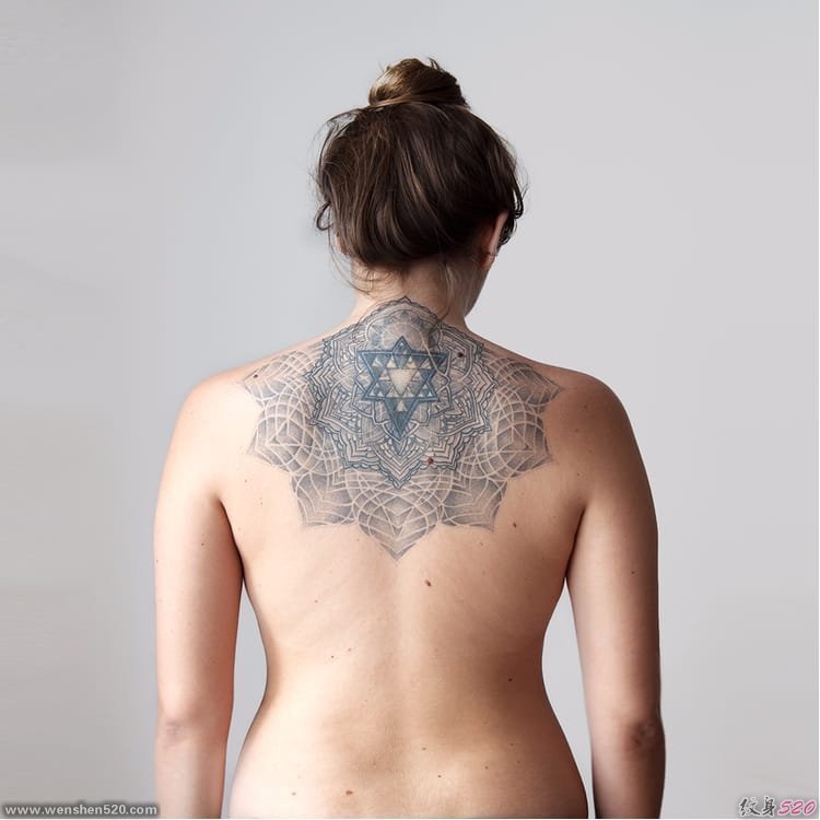 多款女性背部形象纹身图案