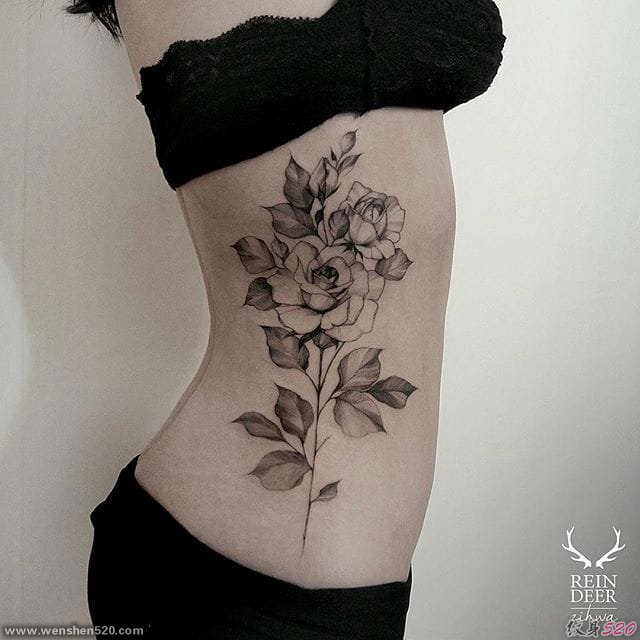 女性漂亮的黑色细线花卉纹身图案