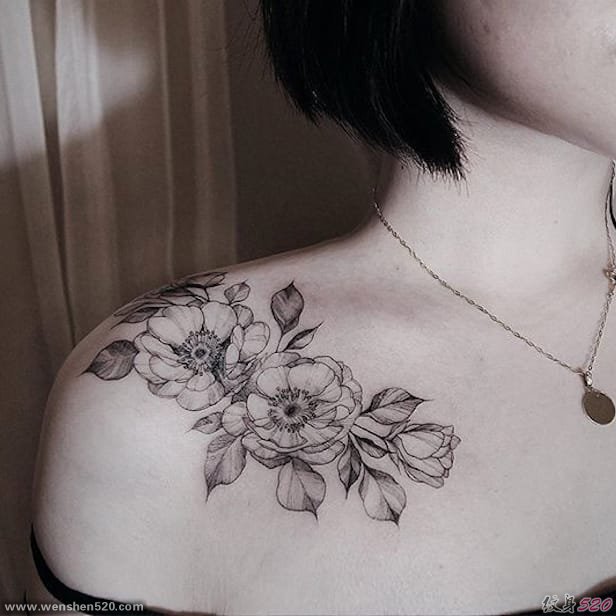 女性漂亮的黑色细线花卉纹身图案