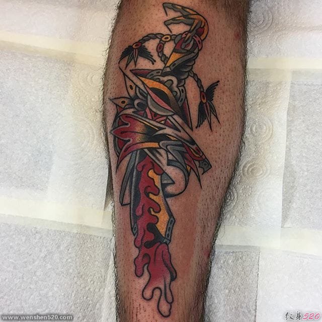 休·谢尔顿的精致独特的传统纹身图案