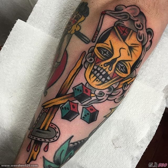 休·谢尔顿的精致独特的传统纹身图案