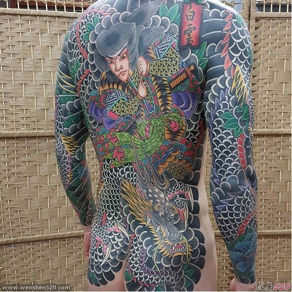 越过一般人接受底线的大面积纹身图案来自BaeKwoon