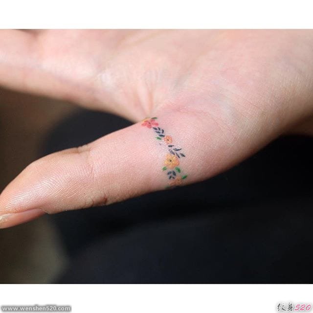 多款女生极其漂亮的微型小清新花朵纹身图案
