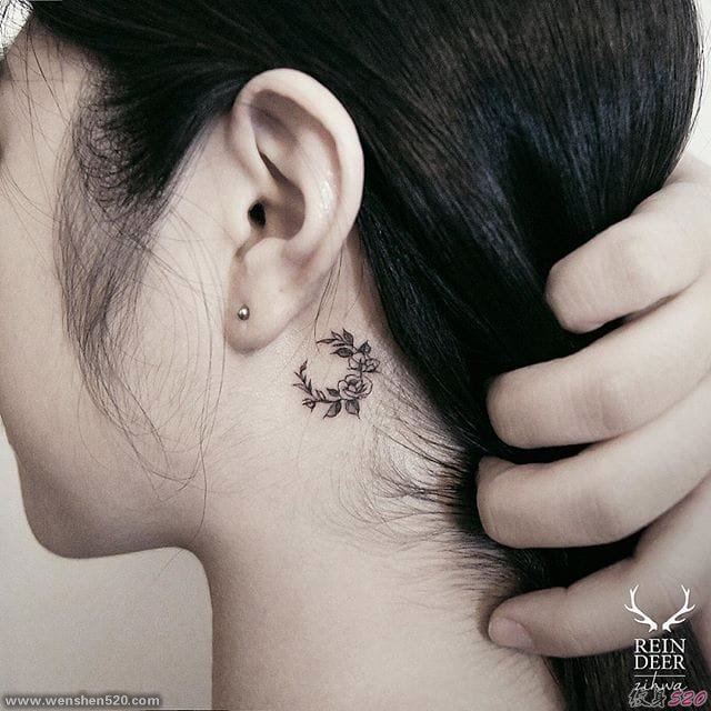 可爱清新女生耳朵后面漂亮的小花朵纹身图案