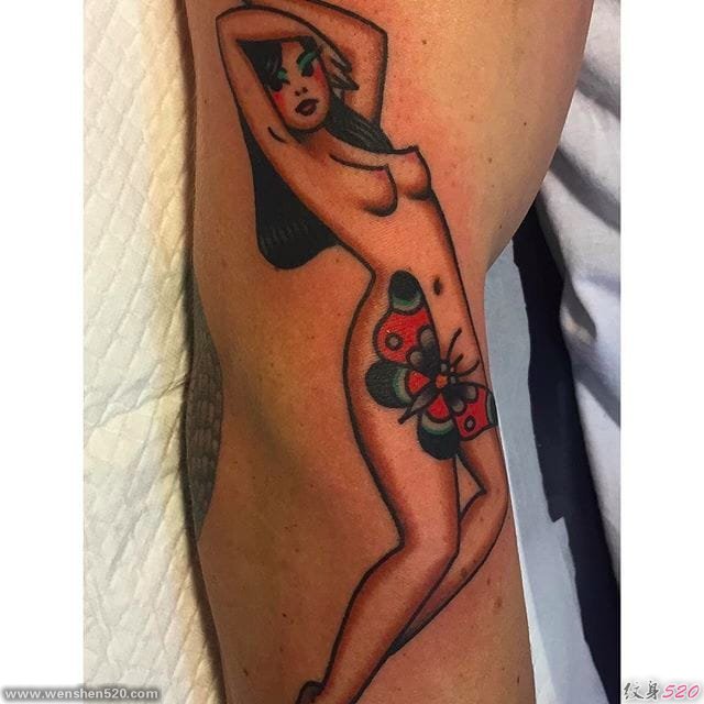 漂亮的传统风格女孩纹身图案来自贾克琳