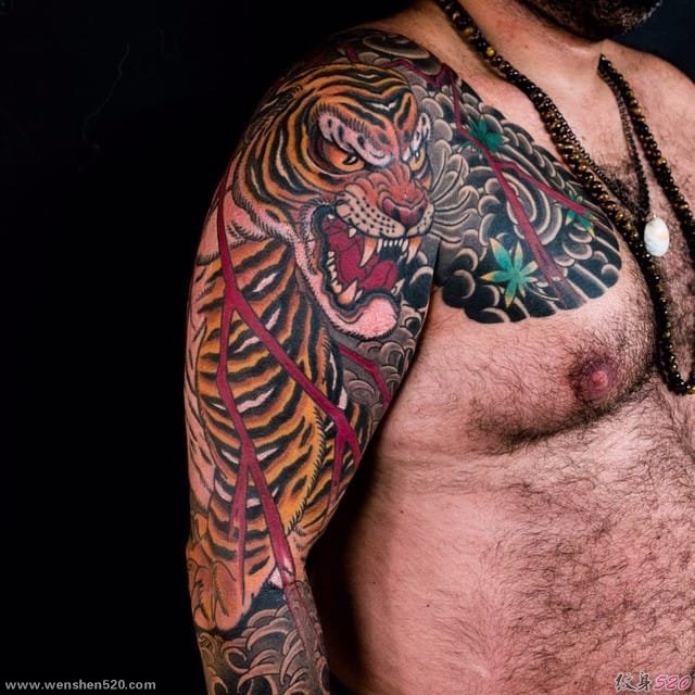 漂亮霸气的男性花臂老虎纹身图案