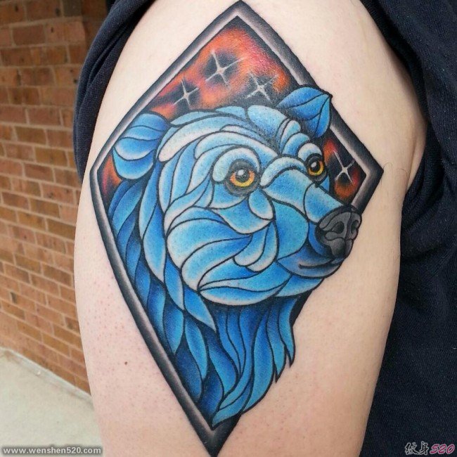 手大臂膀上各种帅气的熊纹身图案
