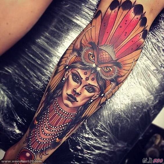 小腿上漂亮的印第安部落女人纹身图案