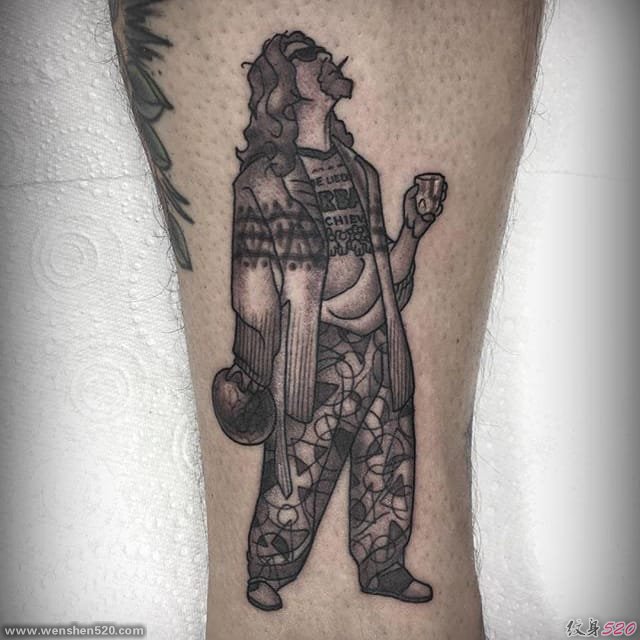 小腿和背部古怪的虚构人物肖像纹身图案来自冬青埃利斯