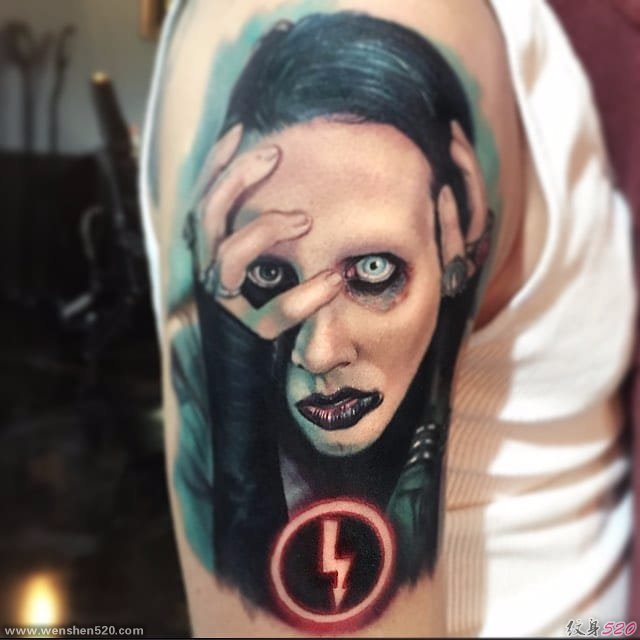 ps逼真纹身性感撕裂的女人纹身图案来自保罗·阿克
