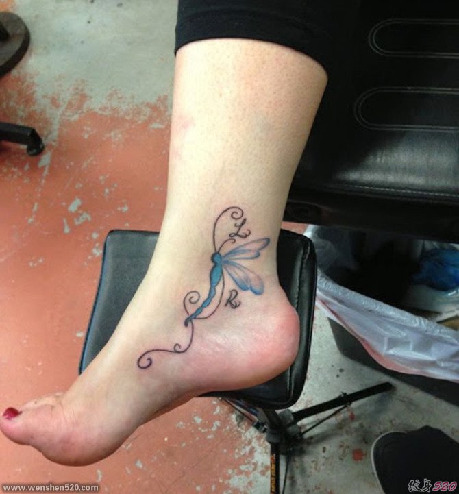 女人喜欢的漂亮的蜻蜓纹身图案