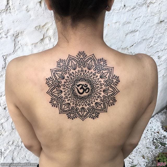 漂亮的黑色点刺几何图形装饰花纹身图案来自马特