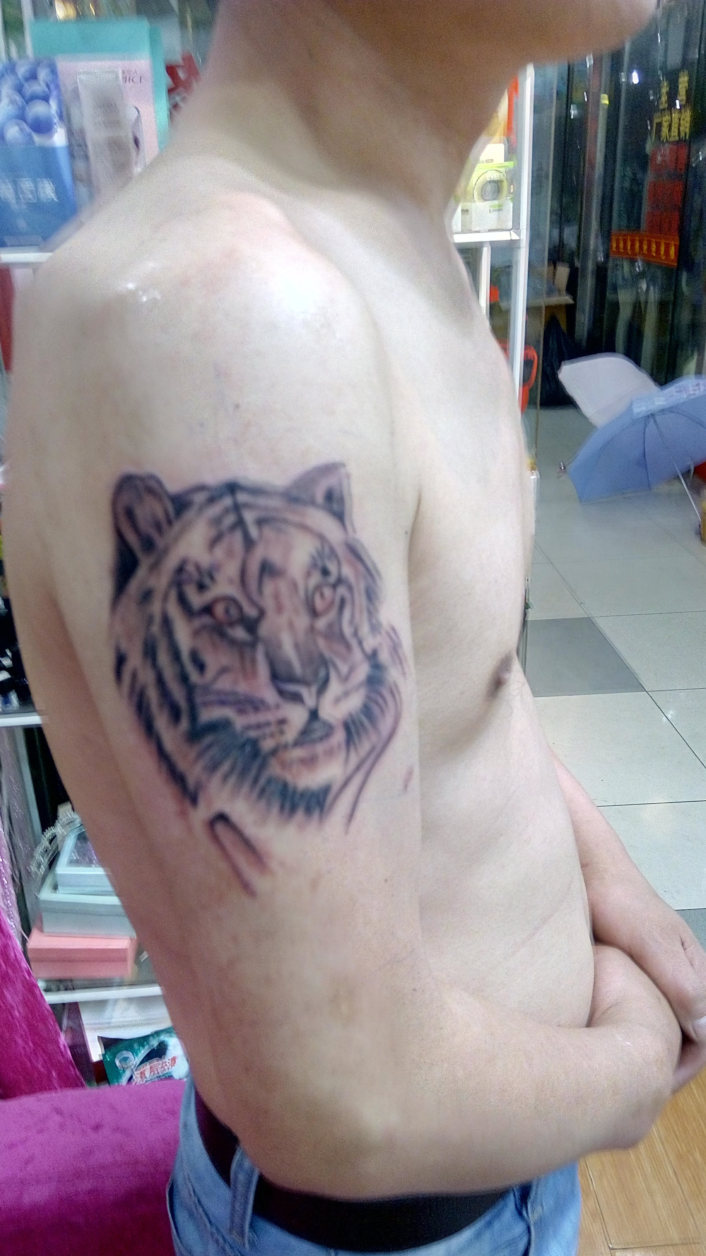 杜行纹身店，老虎纹身图案