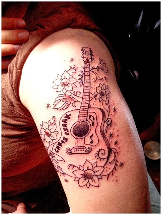 手臂上非常漂亮唯美的吉他纹身