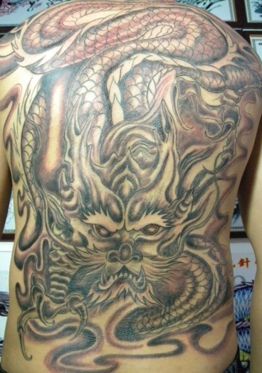 男士背部神龙满背纹身图案
