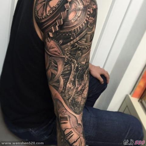 手臂和腿部上的各种时钟纹身图案