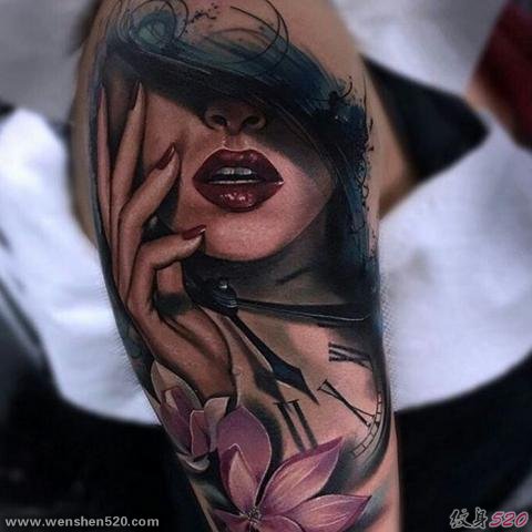 手臂和腿部上的各种时钟纹身图案