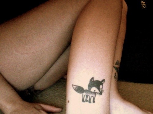 脚踝处超级可爱的狐狸纹身