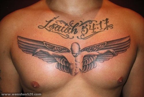 男子满胸帅气文字和天使纹身图片