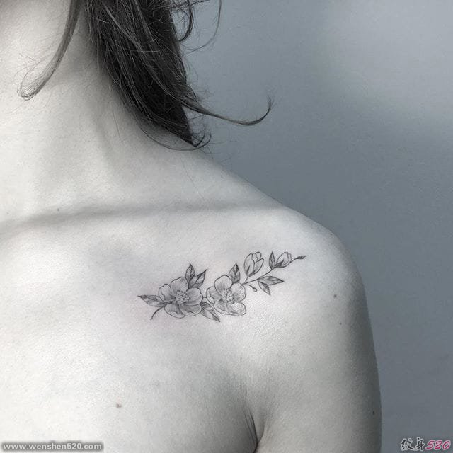 多款女性可爱的锁骨花卉纹身图案