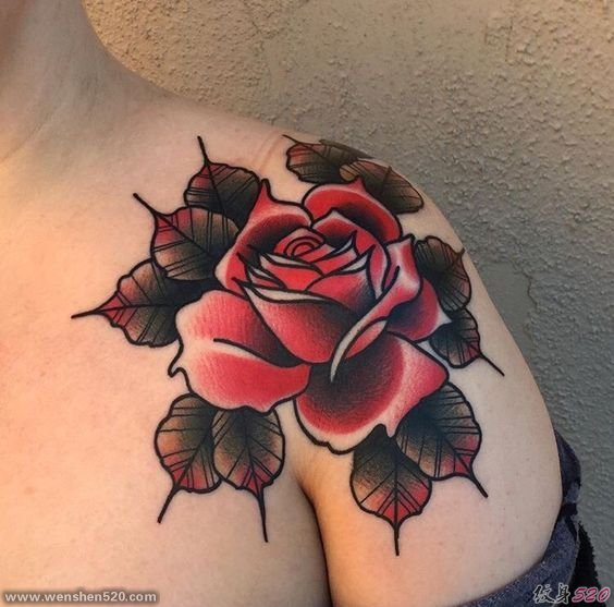 女孩身上漂亮的玫瑰花纹身图片