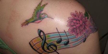 多款女孩喜爱的蜂鸟纹身图案