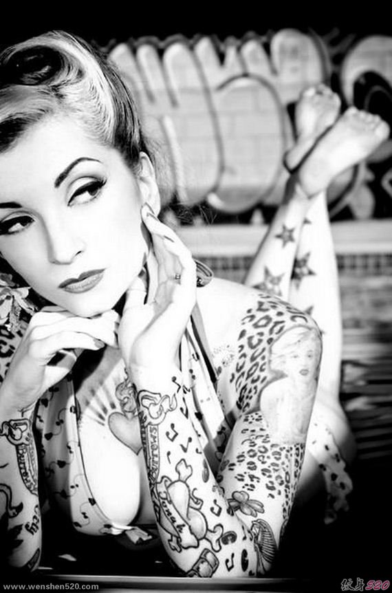 美丽大胆性感的欧美纹身女性