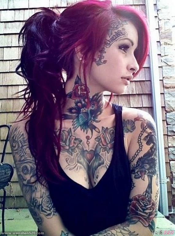 美丽大胆性感的欧美纹身女性